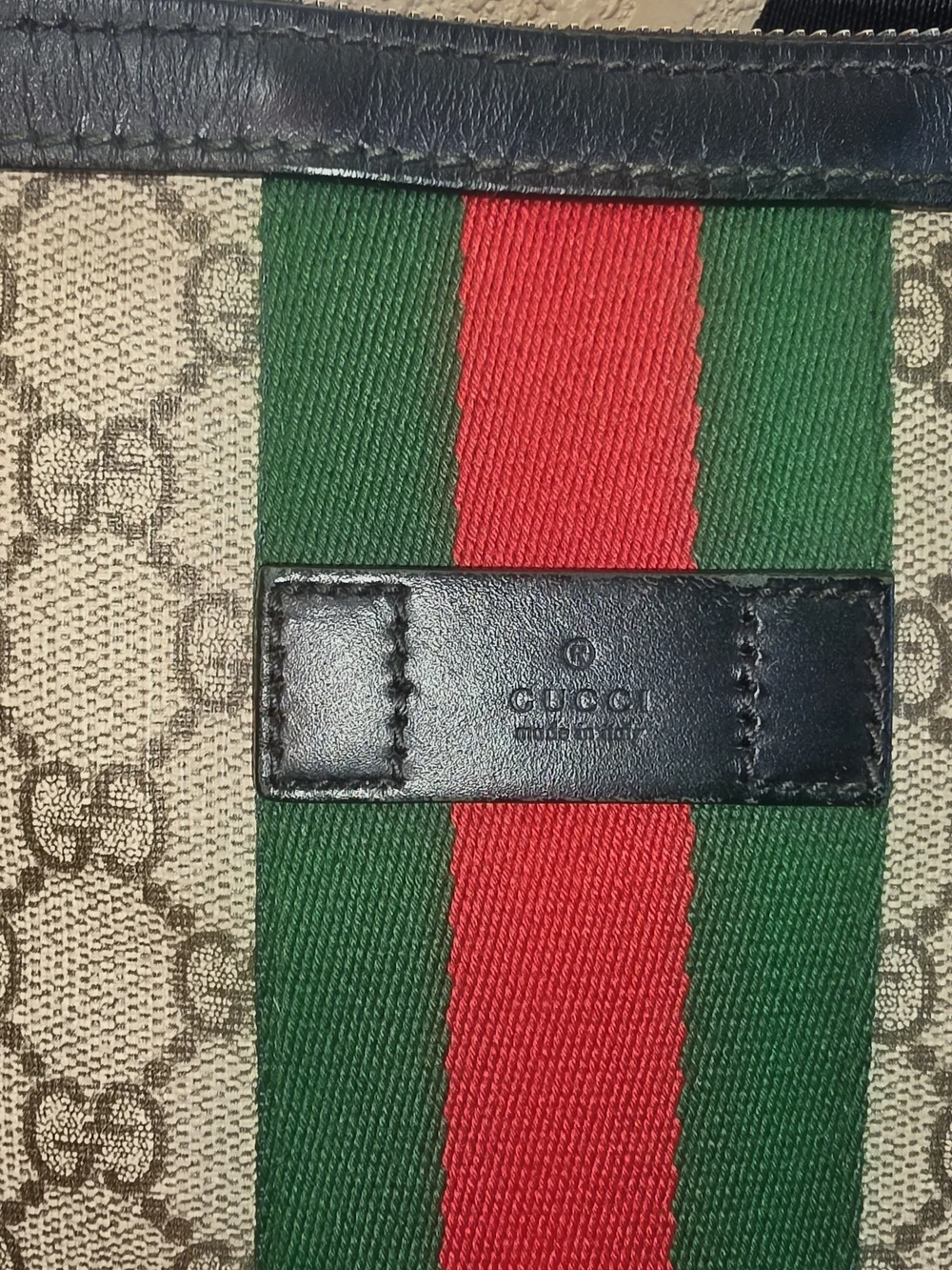 Gucci Shoulder/Messenger Bag GG Supreme